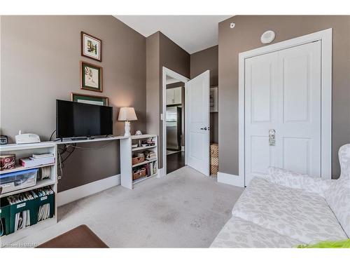 605-144 Park Street, Waterloo, ON - Indoor Photo Showing Bedroom
