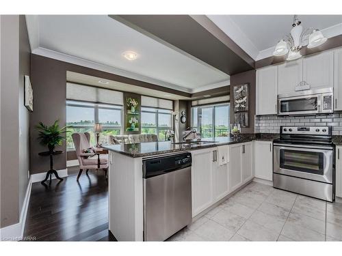 605-144 Park Street, Waterloo, ON - Indoor Photo Showing Kitchen