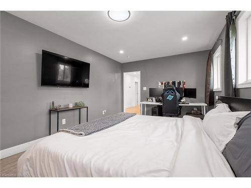 1143 Pelham Road, St. Catharines, ON - Indoor Photo Showing Bedroom