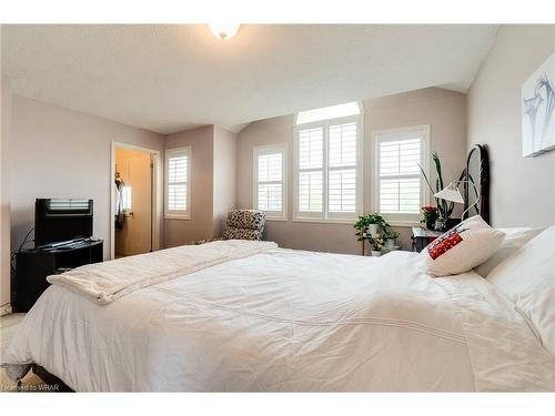 398 Sienna Crescent, Kitchener, ON - Indoor Photo Showing Bedroom