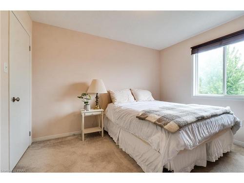 398 Sienna Crescent, Kitchener, ON - Indoor Photo Showing Bedroom
