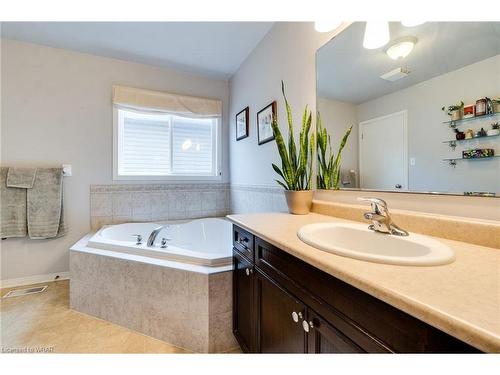 398 Sienna Crescent, Kitchener, ON - Indoor Photo Showing Bathroom