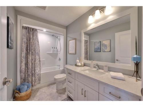 620 Conners Drive, Listowel, ON - Indoor Photo Showing Bathroom