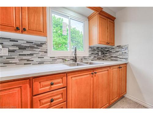 130 Hillmer Road, Cambridge, ON - Indoor Photo Showing Kitchen With Double Sink
