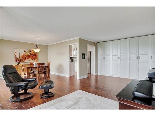 503-20 Berkley Road, Cambridge, ON - Indoor Photo Showing Living Room