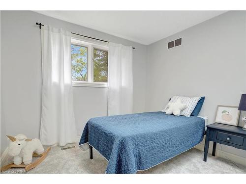 2 Pioneer Grove Road, Puslinch, ON - Indoor Photo Showing Bedroom