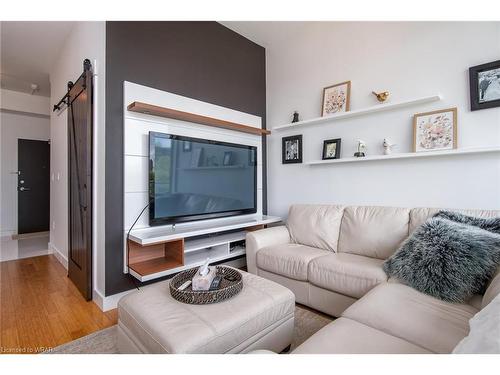310-42 Bridgeport Road, Waterloo, ON - Indoor Photo Showing Living Room