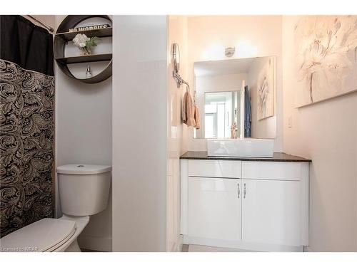 310-42 Bridgeport Road, Waterloo, ON - Indoor Photo Showing Bathroom
