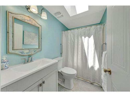 100 Mcmeeken Drive, Cambridge, ON - Indoor Photo Showing Bathroom