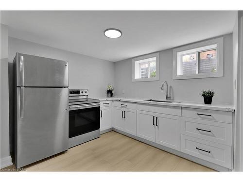 10 Cleaveholm Drive, Halton Hills, ON - Indoor Photo Showing Kitchen