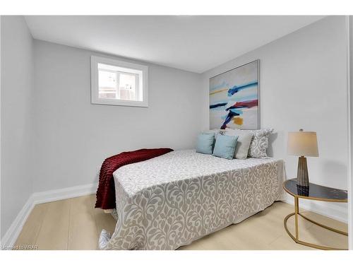 10 Cleaveholm Drive, Halton Hills, ON - Indoor Photo Showing Bedroom