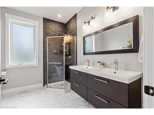 34 North Street W, Tillsonburg, ON - Indoor Photo Showing Bathroom