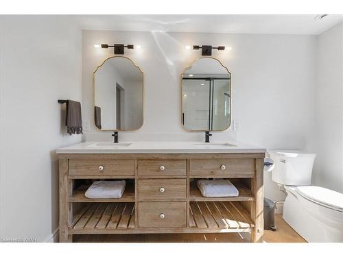 165 Beck Street, Cambridge, ON - Indoor Photo Showing Bathroom
