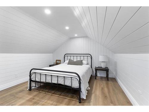 165 Beck Street, Cambridge, ON - Indoor Photo Showing Bedroom