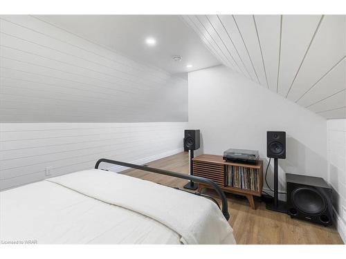 165 Beck Street, Cambridge, ON - Indoor Photo Showing Bedroom
