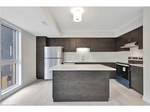 14 Urbane Boulevard, Kitchener, ON - Indoor Photo Showing Kitchen With Upgraded Kitchen
