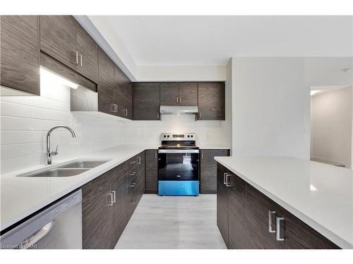 14 Urbane Boulevard, Kitchener, ON - Indoor Photo Showing Kitchen With Double Sink With Upgraded Kitchen