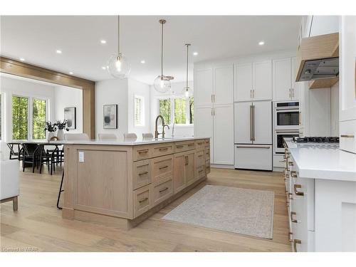 14 St Georges Court, Huntsville, ON - Indoor Photo Showing Kitchen With Upgraded Kitchen