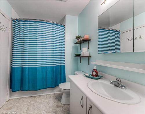14-10 Holborn Court, Kitchener, ON - Indoor Photo Showing Bathroom