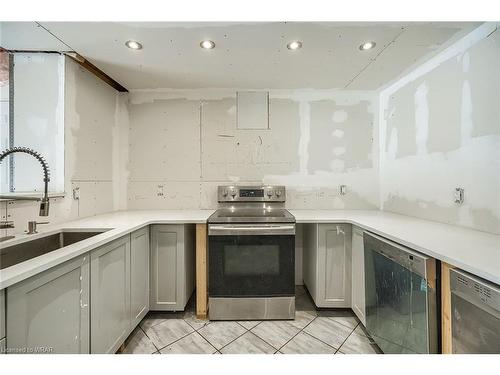205 Village Road, Kitchener, ON - Indoor Photo Showing Kitchen With Upgraded Kitchen