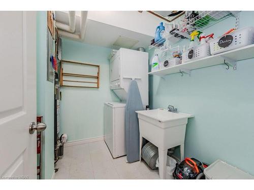 207-405 Erb Street W, Waterloo, ON - Indoor Photo Showing Laundry Room