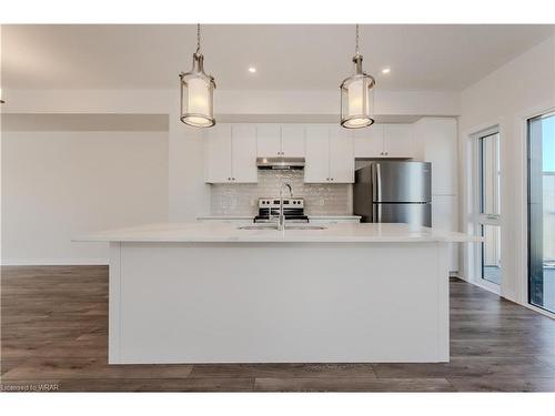 B010-19 Benninger Drive, Kitchener, ON - Indoor Photo Showing Kitchen With Upgraded Kitchen