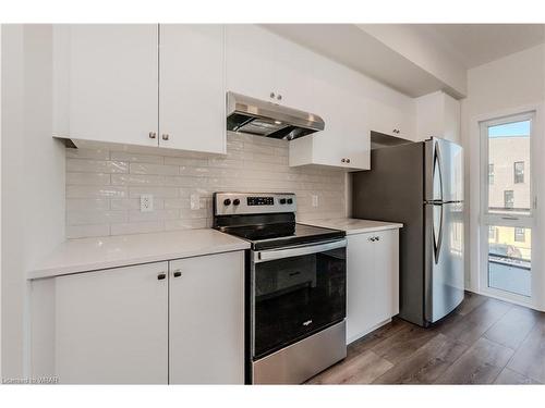 B010-19 Benninger Drive, Kitchener, ON - Indoor Photo Showing Kitchen