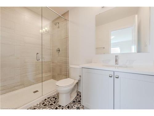 B010-19 Benninger Drive, Kitchener, ON - Indoor Photo Showing Bathroom
