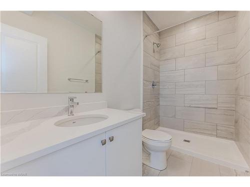 B010-19 Benninger Drive, Kitchener, ON - Indoor Photo Showing Bathroom