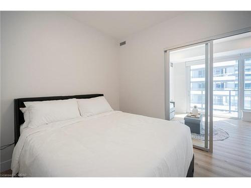 1403-5 Wellington Street S, Kitchener, ON - Indoor Photo Showing Bedroom