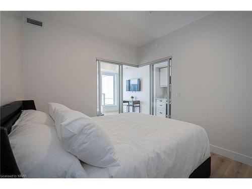 1403-5 Wellington Street S, Kitchener, ON - Indoor Photo Showing Bedroom