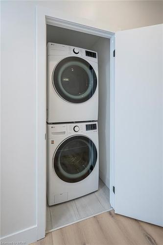 1403-5 Wellington Street S, Kitchener, ON - Indoor Photo Showing Laundry Room