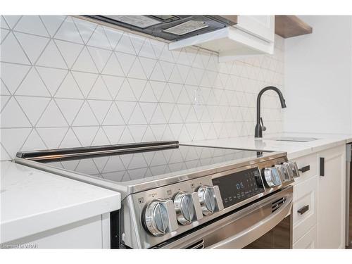 1403-5 Wellington Street S, Kitchener, ON - Indoor Photo Showing Kitchen With Upgraded Kitchen