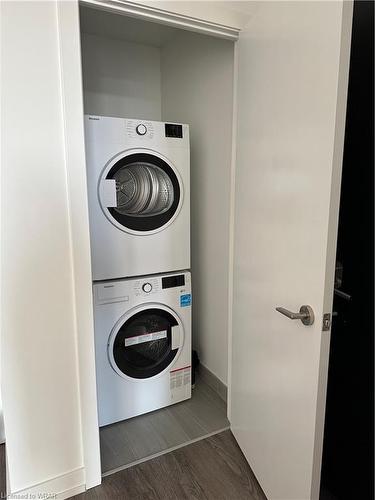 507-15 Wellington Street, Kitchener, ON - Indoor Photo Showing Laundry Room