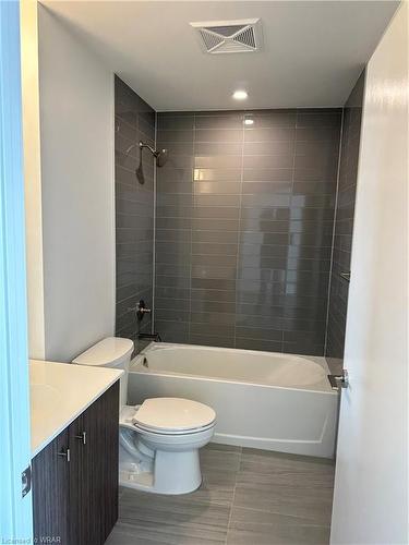 507-15 Wellington Street, Kitchener, ON - Indoor Photo Showing Bathroom