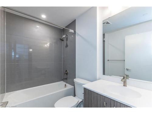 610-15 Wellington Street S, Kitchener, ON - Indoor Photo Showing Bathroom