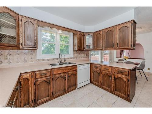 77 Woodview Crescent, Kitchener, ON - Indoor Photo Showing Kitchen With Double Sink