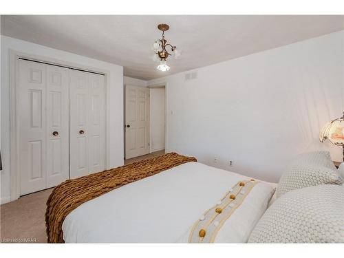 77 Woodview Crescent, Kitchener, ON - Indoor Photo Showing Bedroom