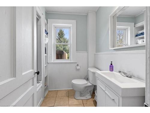 502 9Th Street W, Owen Sound, ON - Indoor Photo Showing Bathroom