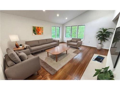 200 Glenforest Road, Cambridge, ON - Indoor Photo Showing Living Room