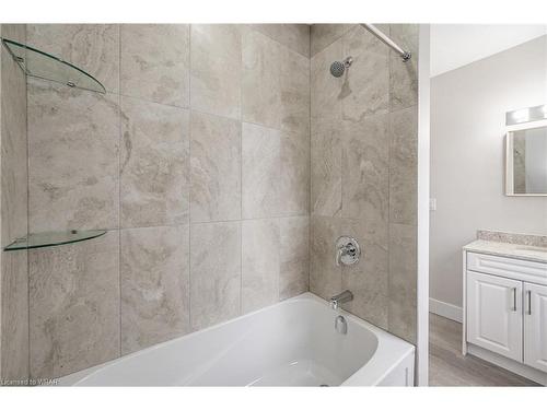 2-152 Weber Street E, Kitchener, ON - Indoor Photo Showing Bathroom