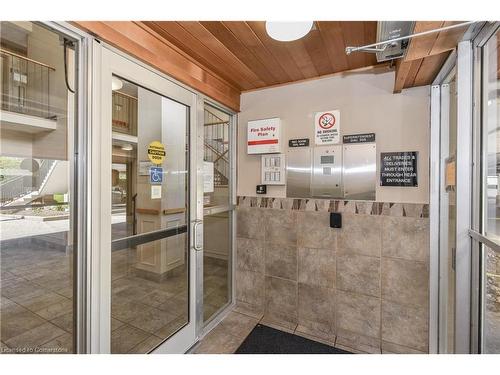 403-58 Bridgeport Road, Waterloo, ON - Indoor Photo Showing Bathroom