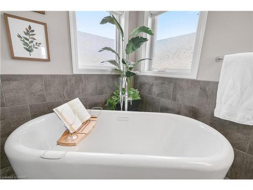 259 Falconridge Drive, Kitchener, ON - Indoor Photo Showing Bathroom