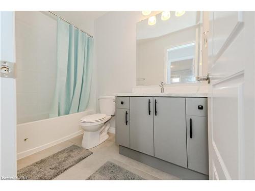 11 Sparrow Avenue, Cambridge, ON - Indoor Photo Showing Bathroom