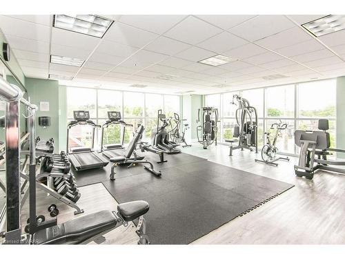 909-144 Park Street, Waterloo, ON - Indoor Photo Showing Gym Room