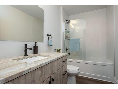 1601-60 Charles Street W, Kitchener, ON - Indoor Photo Showing Bathroom