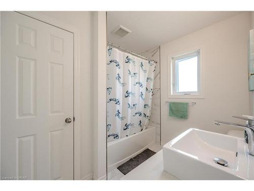 5C-164 Heiman Street, Kitchener, ON - Indoor Photo Showing Bathroom