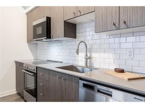 303-5 Wellington Street S, Kitchener, ON - Indoor Photo Showing Kitchen With Upgraded Kitchen