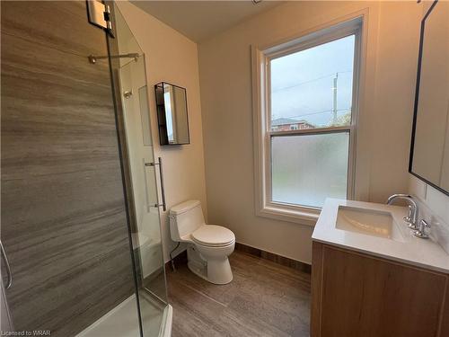 35B Victoria Avenue, Cambridge, ON - Indoor Photo Showing Bathroom