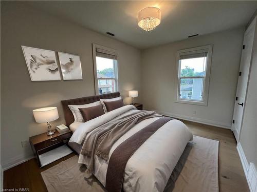 35B Victoria Avenue, Cambridge, ON - Indoor Photo Showing Bedroom